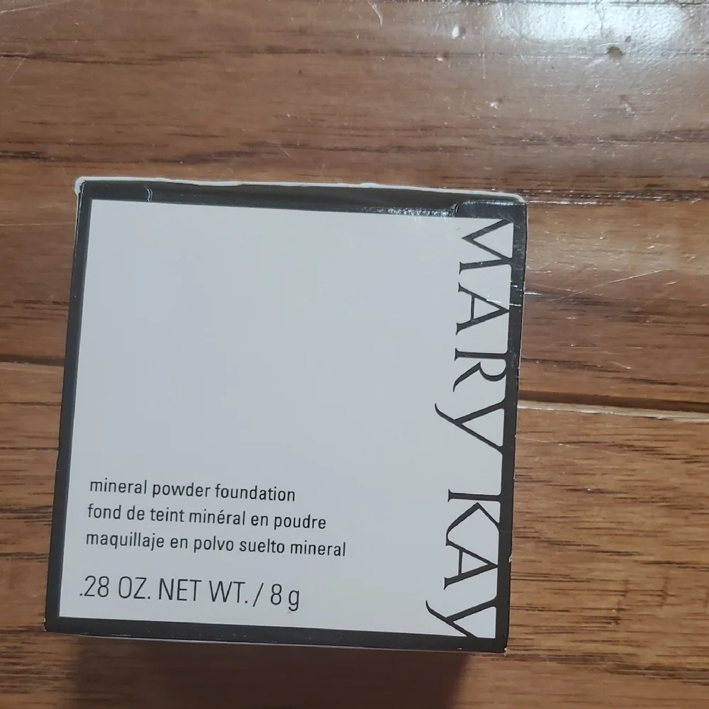 Mary Kay Mineral Powder Foundation Bronze 4